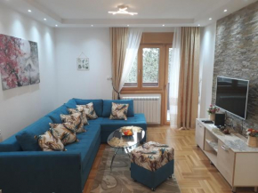 Pino Azzurro Lux